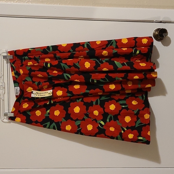 Unique Vintage Dresses & Skirts - Unique Vintage Red Floral Skirt